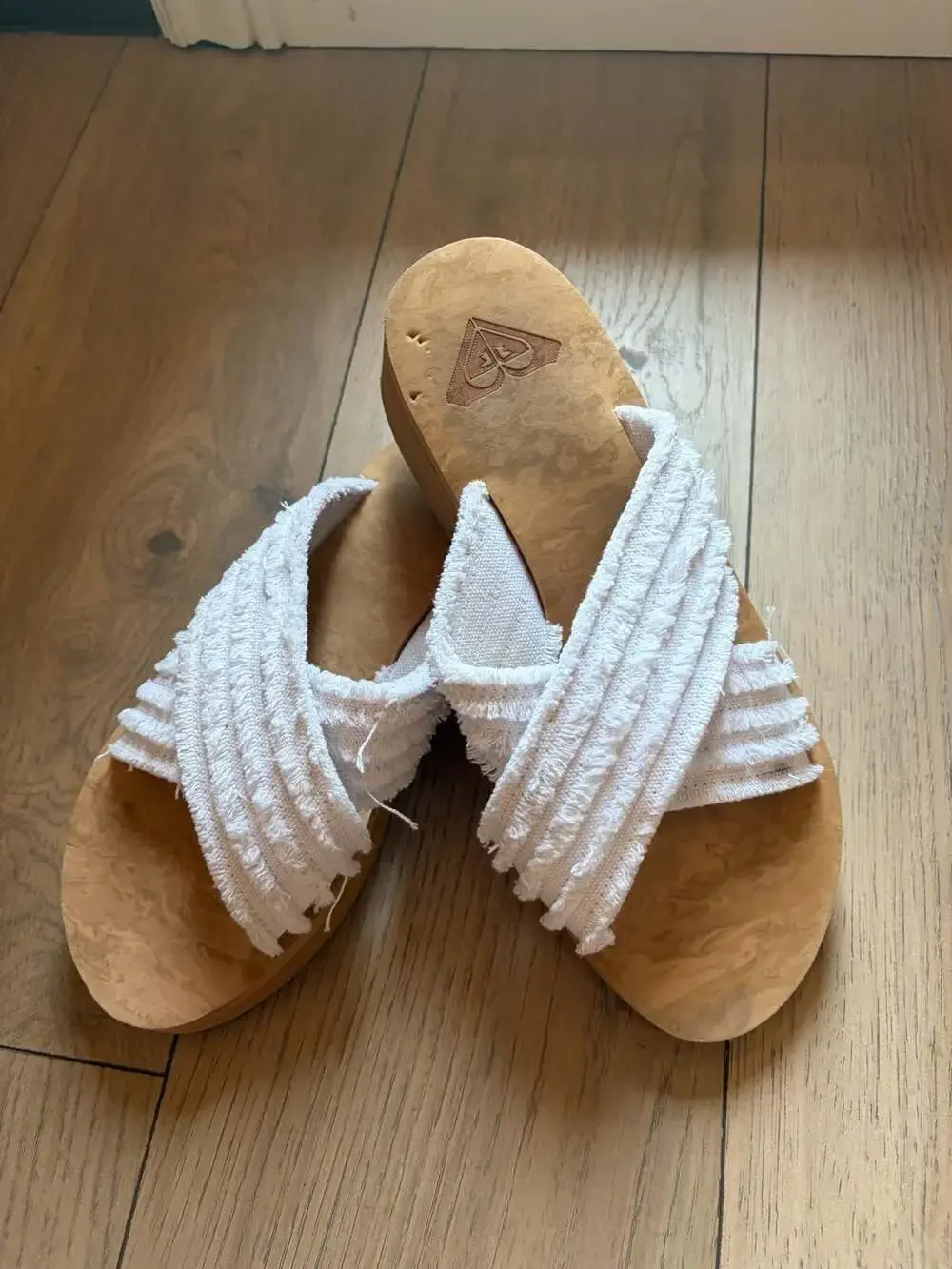 Roxy Kamea Wahine White Criss-Cross Wedge Sandals